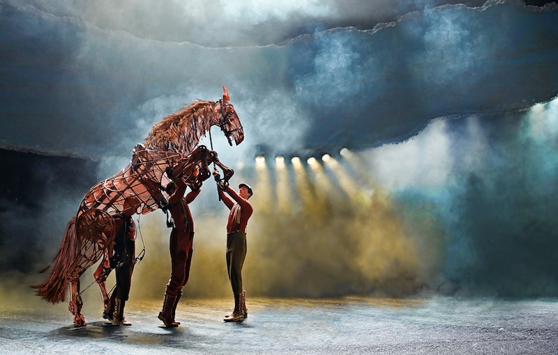 war-horse-at-new-london-theatre