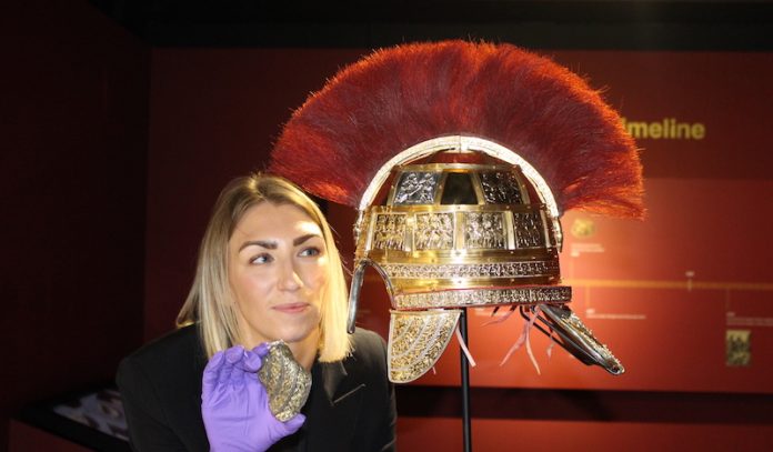 stoke-on-trent-councillor-lorraine-beardmore-at-potteries-museum stoke-on-trent-councillor-lorraine-beardmore-with-staffordshire-hoard-exhibition